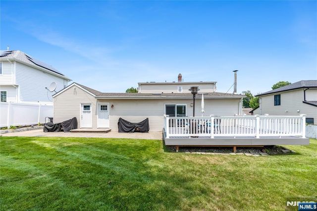 182 Coombs Drive, Paramus, NJ 07652