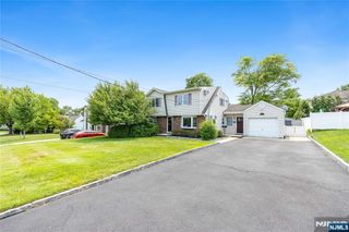 182 Coombs Drive, Paramus, NJ 07652