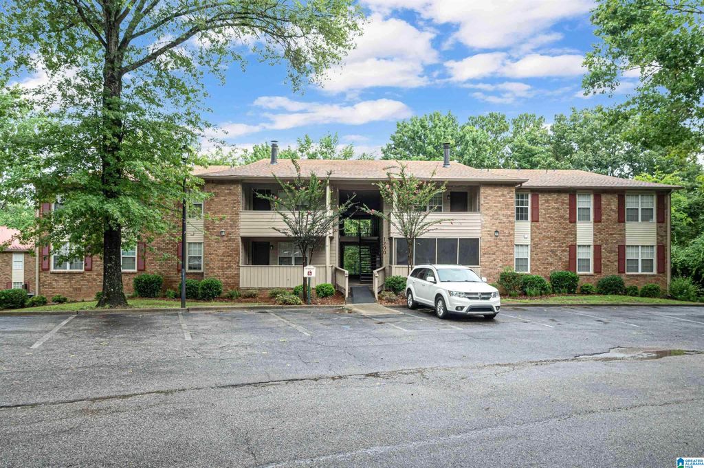 1210 Patton Creek Ln, Hoover, AL 35226