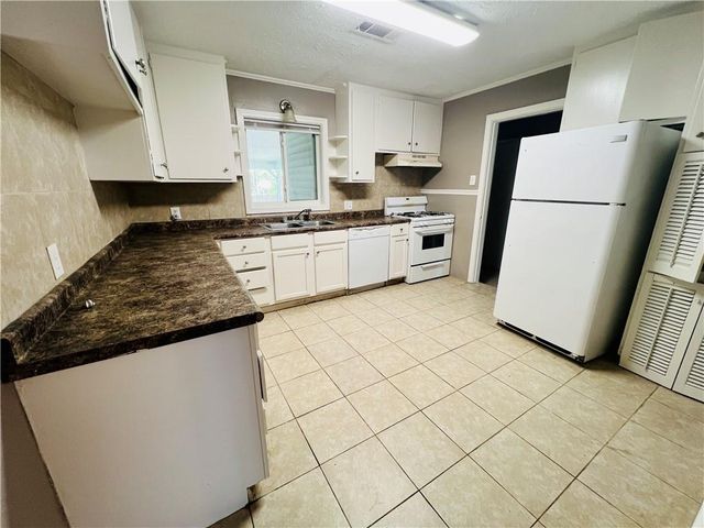 2019 SHIRLEY PARK Place, Alexandria, LA 71301