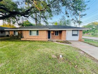 2019 SHIRLEY PARK Place, Alexandria, LA 71301