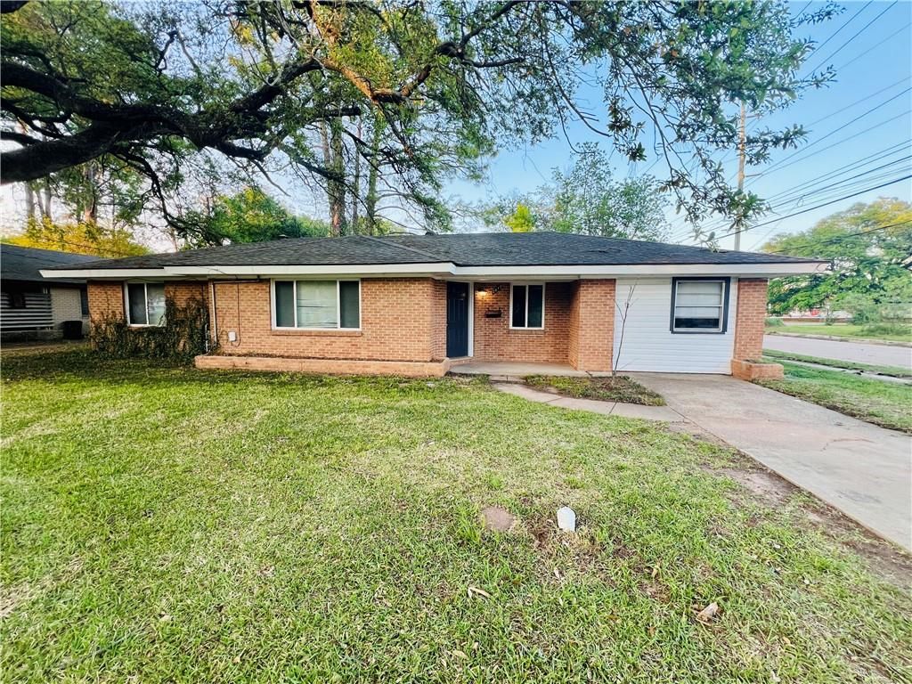 2019 SHIRLEY PARK Place, Alexandria, LA 71301