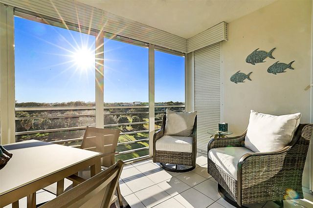 575 Oaks Lane 703, Pompano Beach, FL 33069