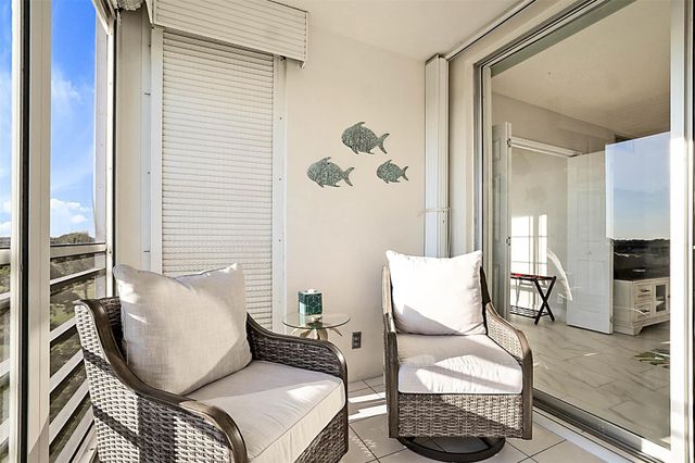 575 Oaks Lane 703, Pompano Beach, FL 33069