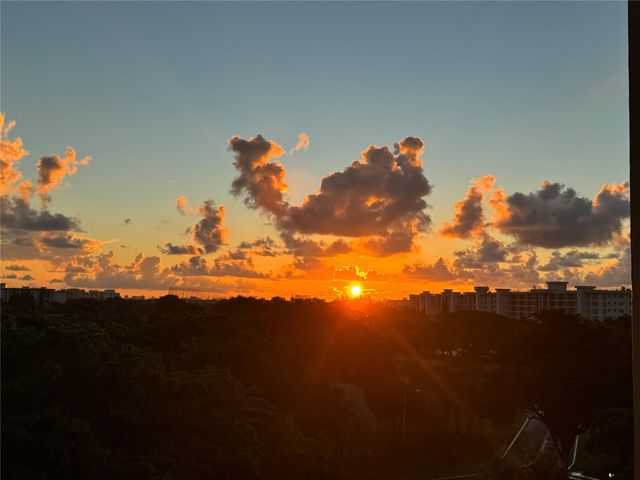 575 Oaks Lane 703, Pompano Beach, FL 33069