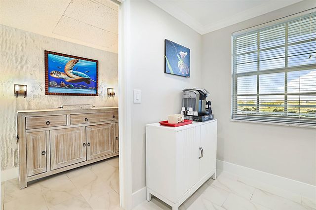 575 Oaks Lane 703, Pompano Beach, FL 33069