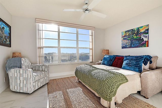 575 Oaks Lane 703, Pompano Beach, FL 33069