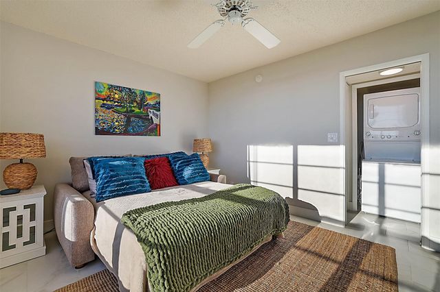 575 Oaks Lane 703, Pompano Beach, FL 33069