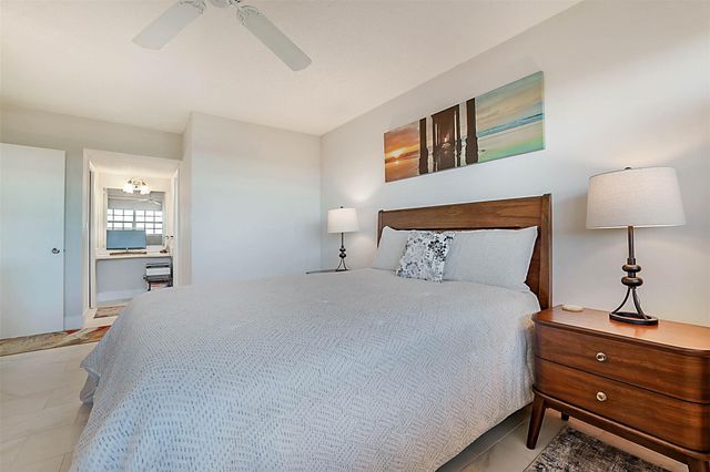 575 Oaks Lane 703, Pompano Beach, FL 33069