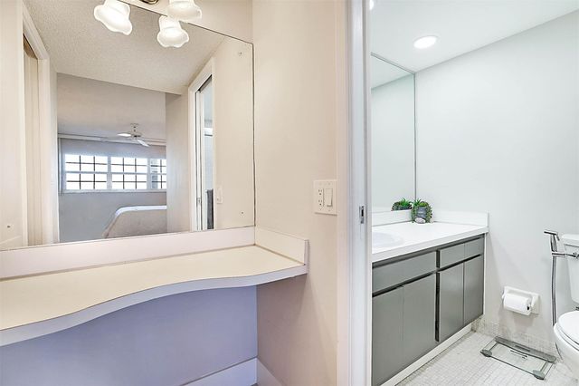 575 Oaks Lane 703, Pompano Beach, FL 33069