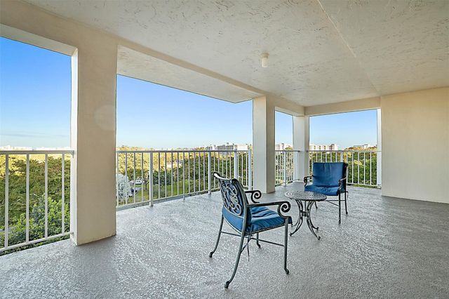 575 Oaks Lane 703, Pompano Beach, FL 33069