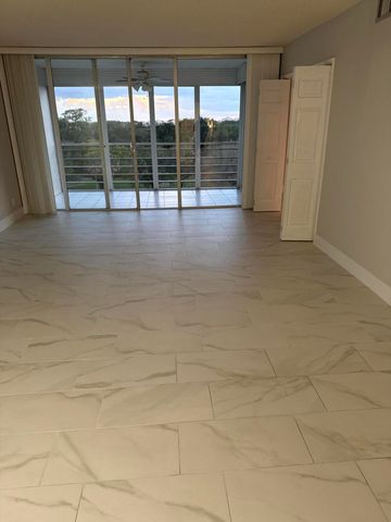 575 Oaks Lane 703, Pompano Beach, FL 33069