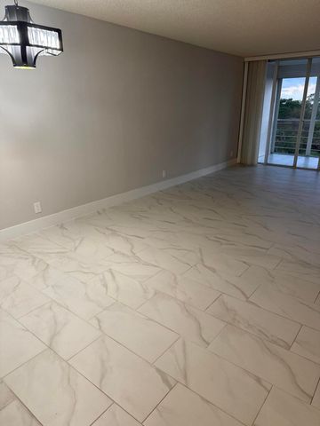 575 Oaks Lane 703, Pompano Beach, FL 33069