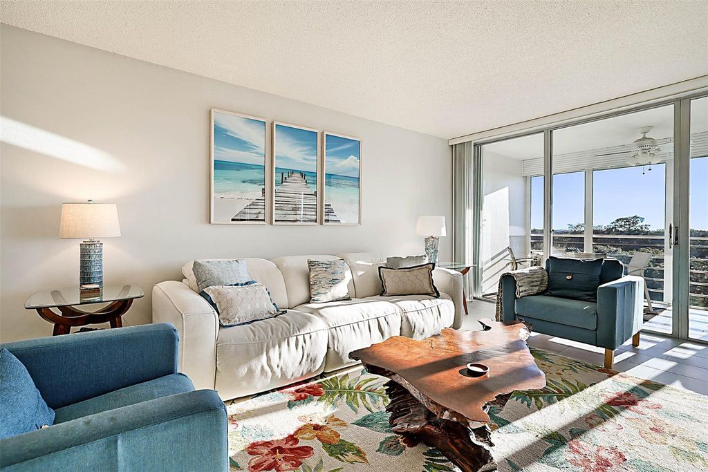 575 Oaks Lane 703, Pompano Beach, FL 33069