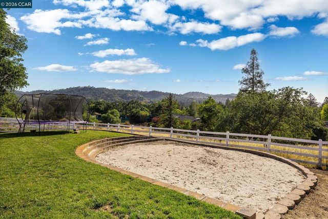 2050 Shell Ridge Trl, Walnut Creek, CA 94598