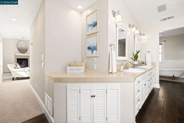 2050 Shell Ridge Trl, Walnut Creek, CA 94598