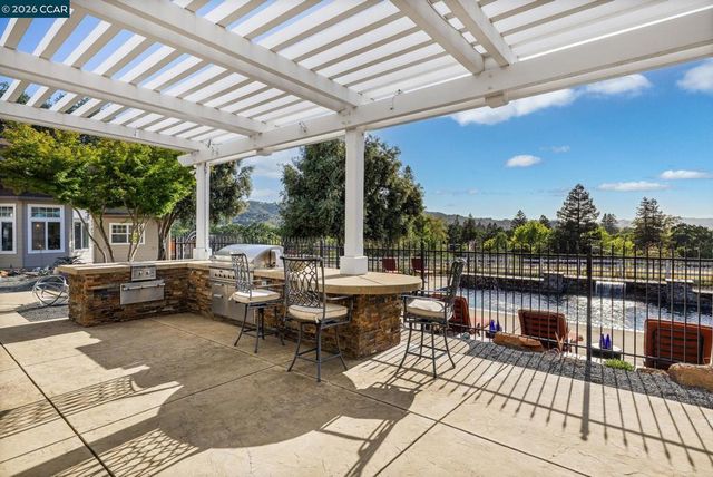 2050 Shell Ridge Trl, Walnut Creek, CA 94598