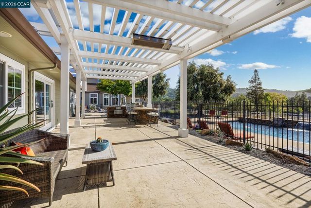 2050 Shell Ridge Trl, Walnut Creek, CA 94598