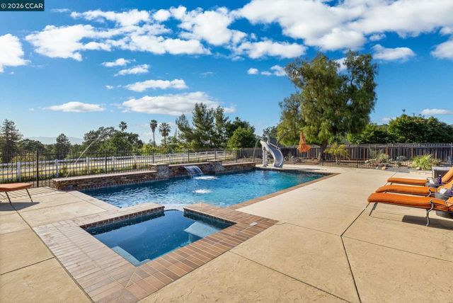 2050 Shell Ridge Trl, Walnut Creek, CA 94598