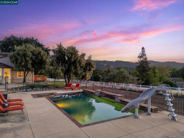 2050 Shell Ridge Trl, Walnut Creek, CA 94598