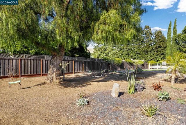 2050 Shell Ridge Trl, Walnut Creek, CA 94598