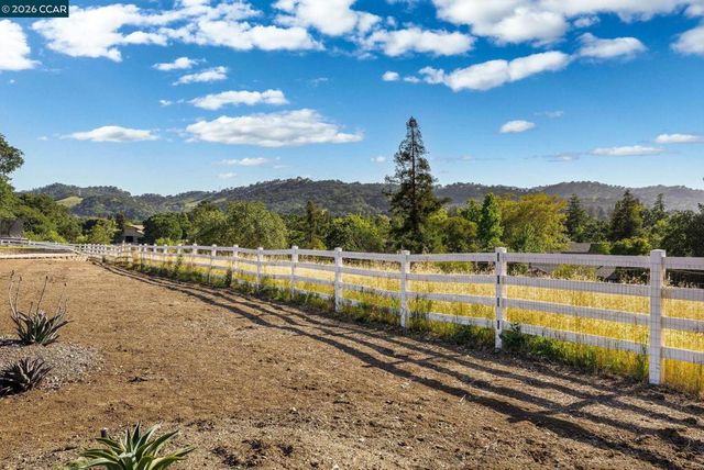 2050 Shell Ridge Trl, Walnut Creek, CA 94598