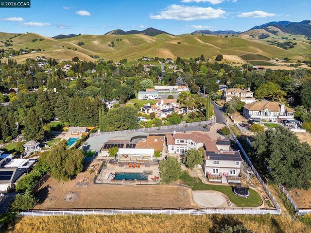2050 Shell Ridge Trl, Walnut Creek, CA 94598