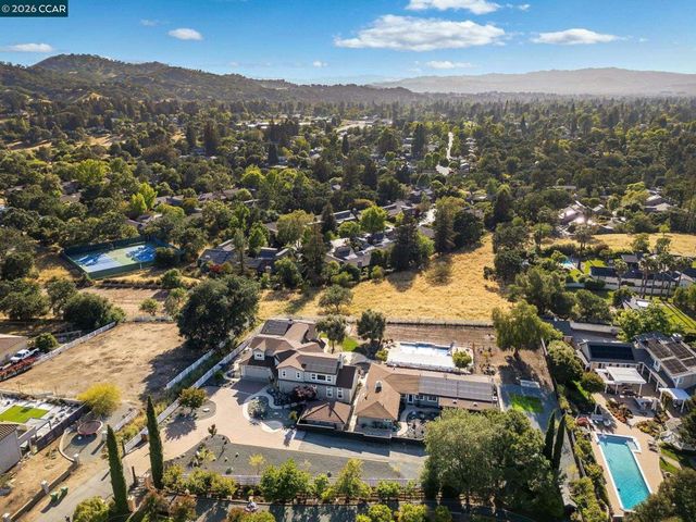 2050 Shell Ridge Trl, Walnut Creek, CA 94598