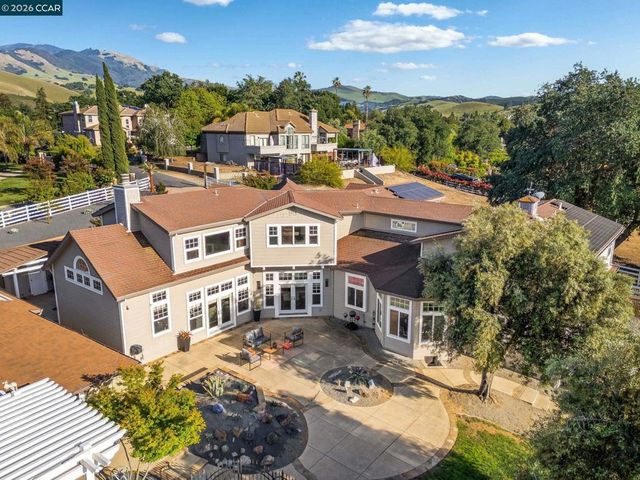 2050 Shell Ridge Trl, Walnut Creek, CA 94598