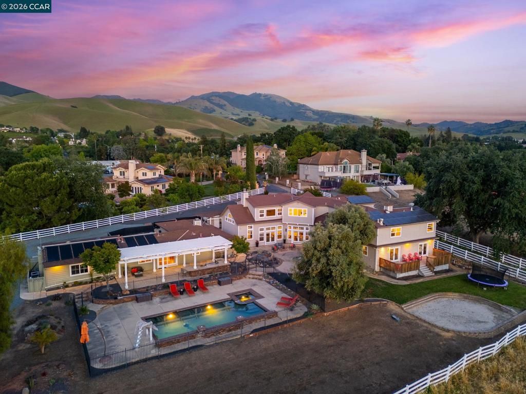 2050 Shell Ridge Trl, Walnut Creek, CA 94598