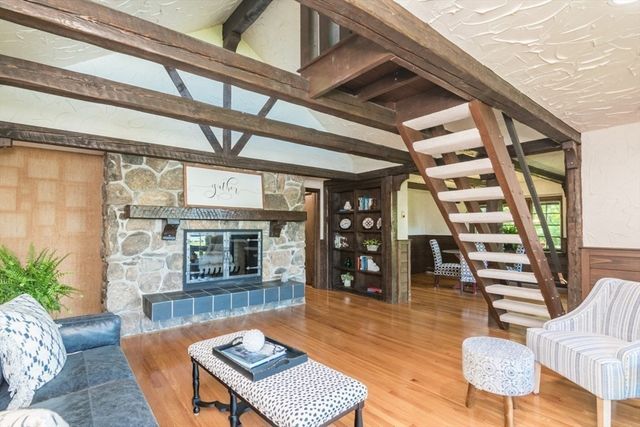 10 Cadwell Dr, Wilbraham, MA 01095