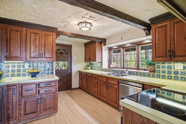 10 Cadwell Dr, Wilbraham, MA 01095