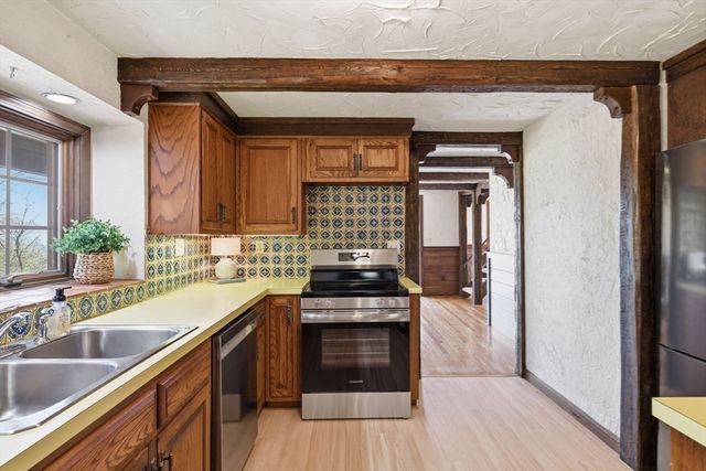10 Cadwell Dr, Wilbraham, MA 01095