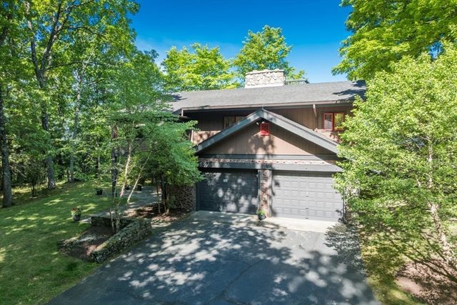 10 Cadwell Dr, Wilbraham, MA 01095
