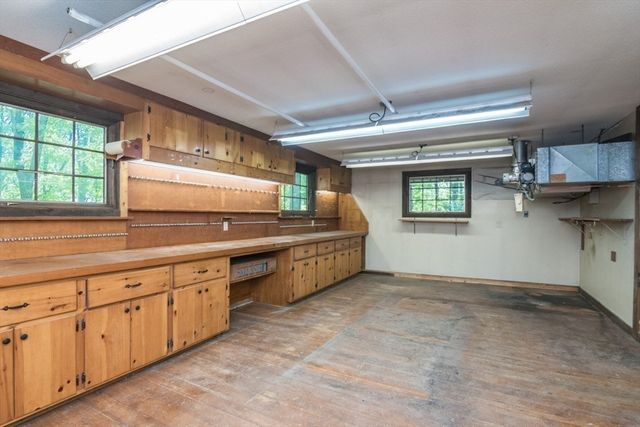 10 Cadwell Dr, Wilbraham, MA 01095