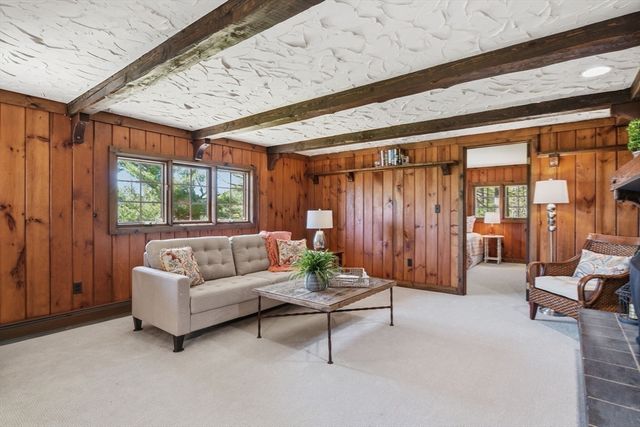 10 Cadwell Dr, Wilbraham, MA 01095