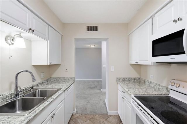 3288 Page Ave Apt 504, Virginia Beach, VA 23451