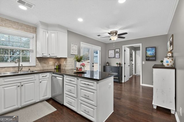 15 Bluegrass Cove NE, Cartersville, GA 30121