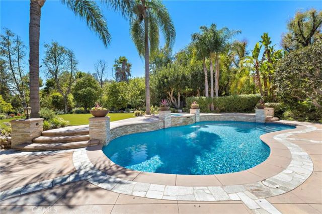 25512 Saddle Rock Place, Laguna Hills, CA 92653