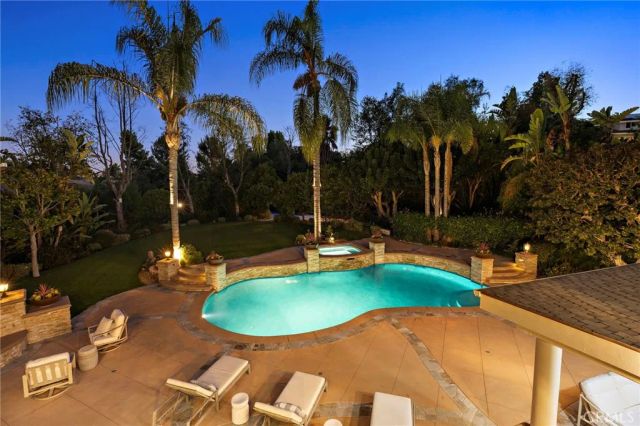 25512 Saddle Rock Place, Laguna Hills, CA 92653