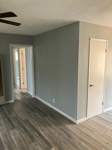 1722 N Mooney Boulevard, Visalia, CA 93291