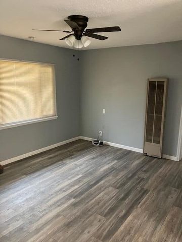 1722 N Mooney Boulevard, Visalia, CA 93291