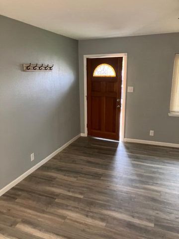 1722 N Mooney Boulevard, Visalia, CA 93291