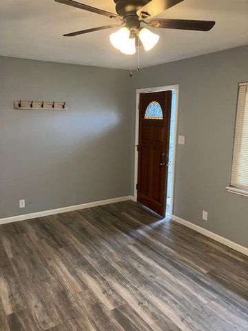 1722 N Mooney Boulevard, Visalia, CA 93291