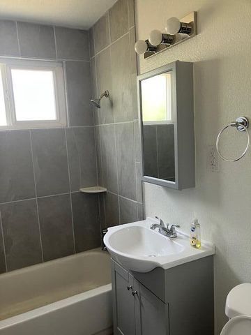 1722 N Mooney Boulevard, Visalia, CA 93291