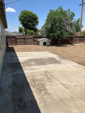 1722 N Mooney Boulevard, Visalia, CA 93291