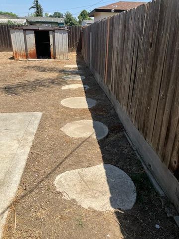 1722 N Mooney Boulevard, Visalia, CA 93291