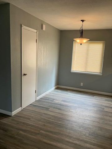 1722 N Mooney Boulevard, Visalia, CA 93291