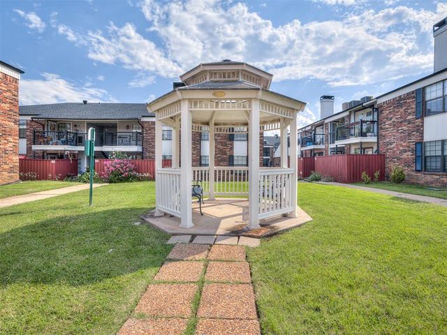 3003 River Oaks Drive 241, Norman, OK 73072