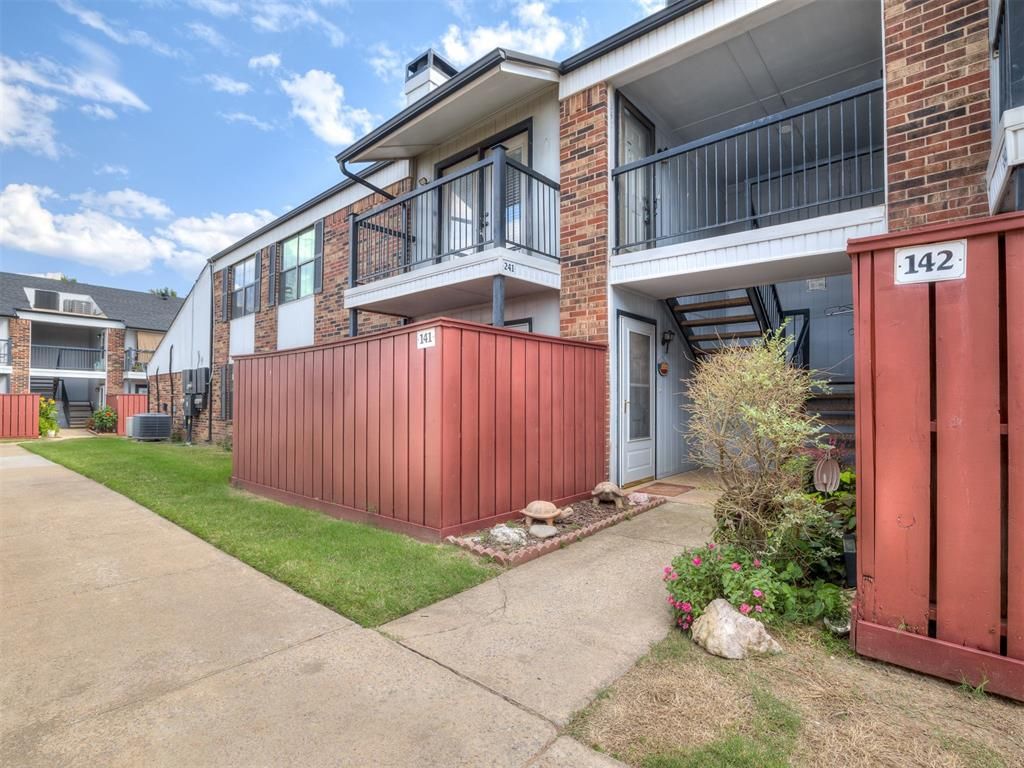 3003 River Oaks Drive 241, Norman, OK 73072